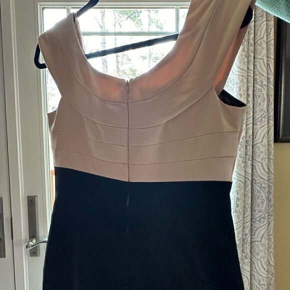 🦋. EUC MAGGY LONDON Women’s sheath midi banded black/ champagne gold, size 8 - Picture 13 of 13